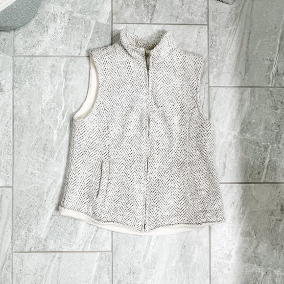 Altar’d State Cream Herringbone Gray Print Fleece Lined Full Zip Oversized Vest - Picture 3 of 7